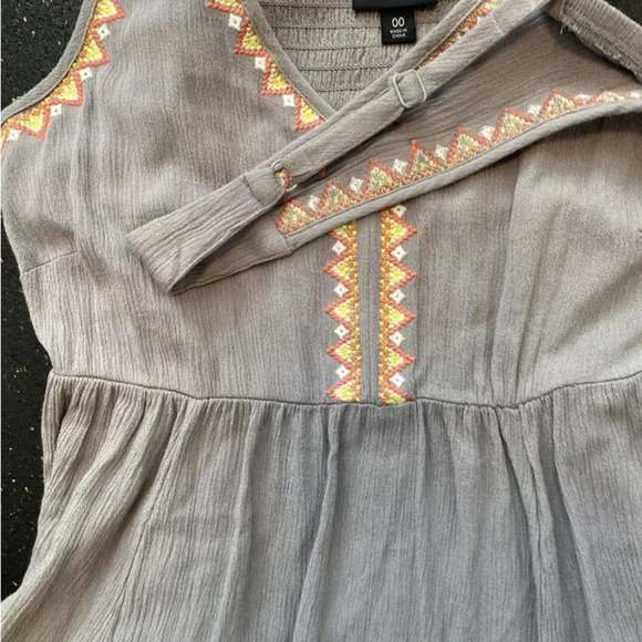 Torrid Top Womens Sleeveless Gauze Embroidered V-Neck Tank Gray Size 00 - Picture 10 of 10